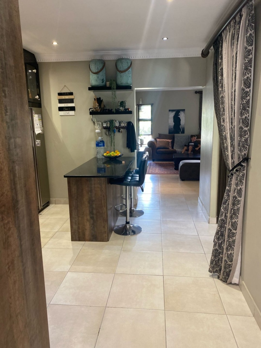To Let 4 Bedroom Property for Rent in Birdwood Estate North West